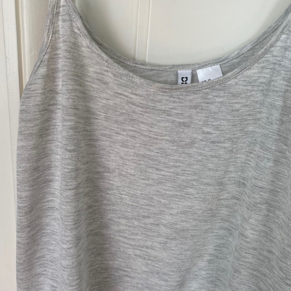 ⭐️ 5 for $20 | Grey Divided / H&M Tank Top - Picture 5 of 5